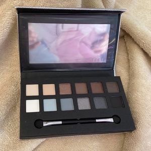 NEW Elle Eyeshadow Palette with Mirror